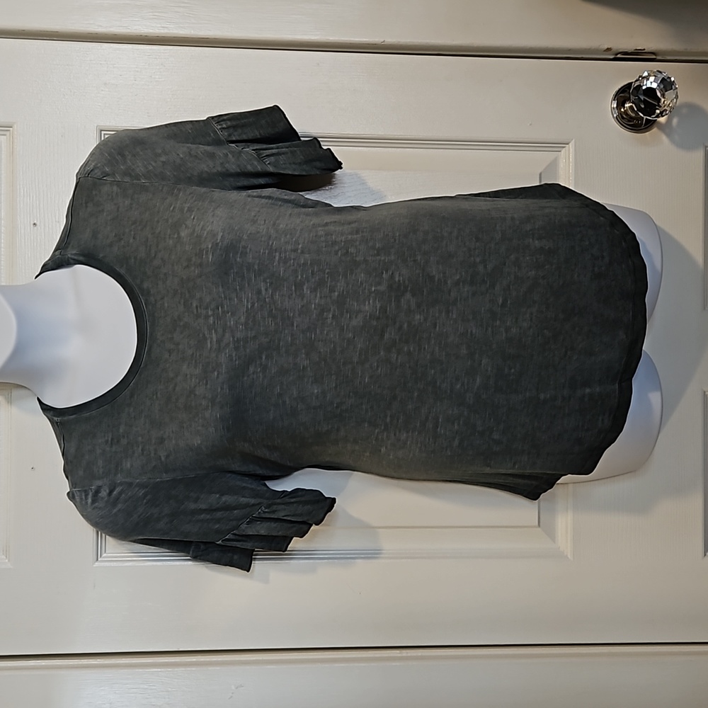 KNOX ROSE, short sleeve tee with ruffled sleeves. Size L